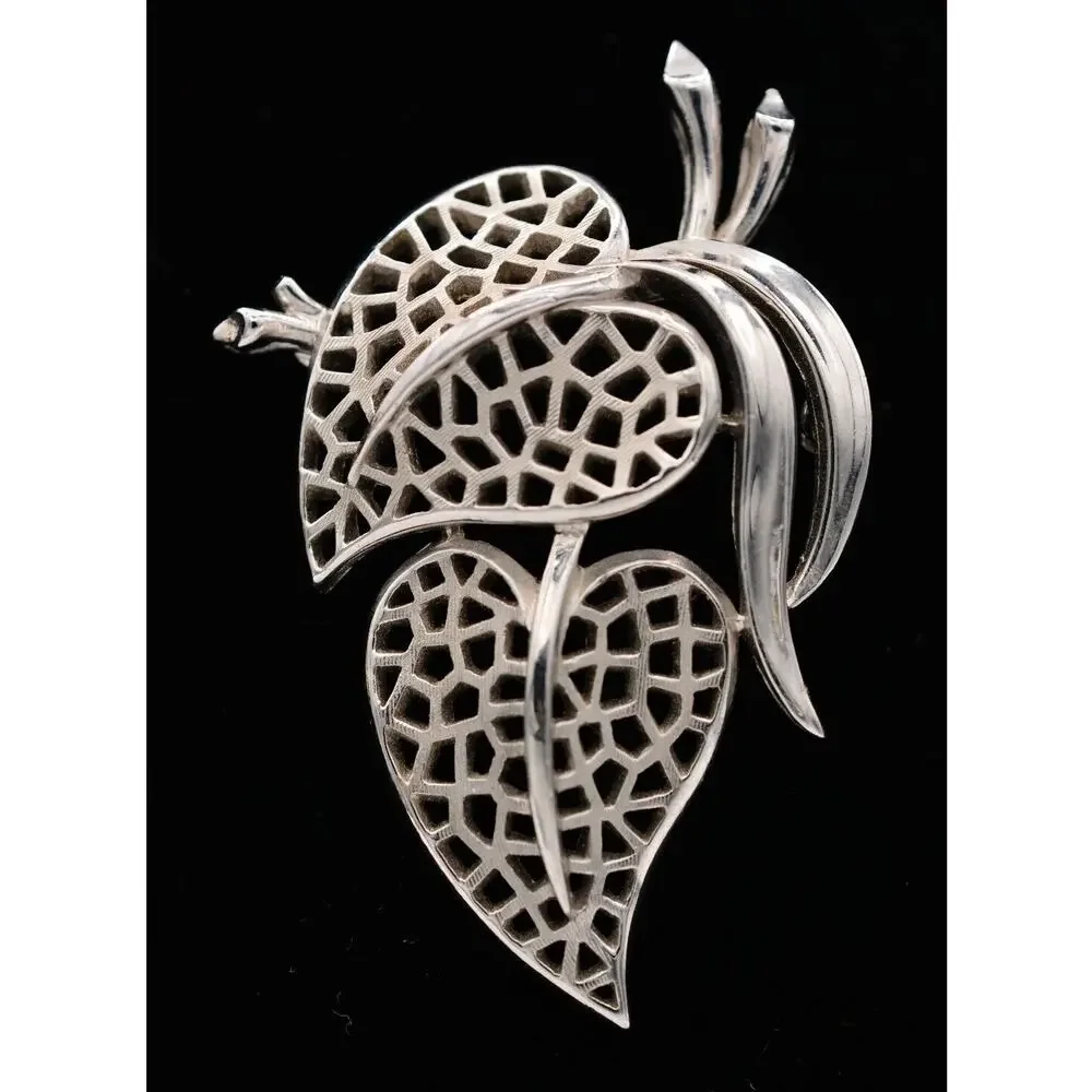 Crown Trifari Vintage Leaf Pin Brooch Brushed Silver Filigree Signed 1940s Bin5A